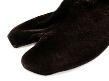 画像をギャラリービューアに読み込む, 足袋 ベロア 冬 秋 5カラー フリーサイズ オフホワイト ブラック ブラウン エンジ パープル ストレッチ 口ゴム 色足袋 足袋カバー おしゃれ たび 着付け小物 和装小物 着物 和服 レディース