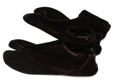 画像をギャラリービューアに読み込む, 足袋 ベロア 冬 秋 5カラー フリーサイズ オフホワイト ブラック ブラウン エンジ パープル ストレッチ 口ゴム 色足袋 足袋カバー おしゃれ たび 着付け小物 和装小物 着物 和服 レディース