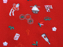 画像をギャラリービューアに読み込む, 半衿 刺繍 単品 赤 正月 松竹梅 鏡餅 たこ 羽子板 半襟 レディース ポリエステル 洗える 半えり 女性 和装小物 カジュアル イベント パーティー 着物 おしゃれ テイジン ラミエール 日本製 ネコポス便可 あす楽