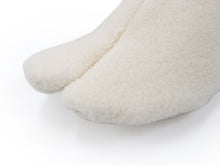 画像をギャラリービューアに読み込む, 足袋 フリース 冬 秋 オフホワイト 6サイズ 口ゴム 日本製 白足袋 足袋カバー おしゃれ たび 着付け小物 和装小物 着物 和服 レディース 女性 男性 防寒 あったか 暖かい