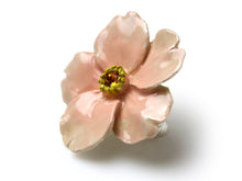 画像をギャラリービューアに読み込む, 帯留 馴染み桜 さくら 単品 三分紐を通す シンプル 和 可愛い 帯留め 帯どめ 軽量 小紋 洒落着 色無地 パーティー オールシーズン カジュアル 母の日 プレゼント ギフト 贈り物 和装小物 着物 和服 和装 帯飾り SUU 日本製 アクセサリー あす楽