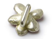 画像をギャラリービューアに読み込む, 帯留 スミレ一輪 すみれ はな 単品 三分紐を通す シンプル 和 可愛い 帯留め 帯どめ 軽量 小紋 洒落着 色無地 パーティー オールシーズン カジュアル 母の日 プレゼント ギフト 贈り物 和装小物 着物 和服 和装 帯飾り SUU 日本製 アクセサリー あす楽