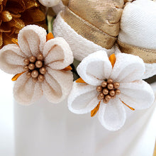 画像をギャラリービューアに読み込む, 成人式 髪飾り 12点セット 白 ゴールド 梅 花 つまみ細工 ちりめん 卒業式 前撮り 袴 振袖 結婚式 和装 着物 コサージュ かんざし ヘアアクセサリー 日本製
