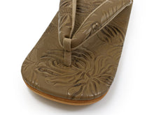 画像をギャラリービューアに読み込む, カレンブロッソ Calen Blosso 菱屋 カフェ草履 メンズ 雪駄 男性 M L ベージュ 茶色 型押し 植物 ベージュ鼻緒 和装小物 履物 着物 和服 和装 紳士用 日本製 バレンタイン ギフト