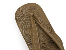 画像をギャラリービューアに読み込む, カレンブロッソ Calen Blosso 菱屋 カフェ草履 メンズ 雪駄 男性 M L ベージュ 茶色 型押し 植物 ベージュ鼻緒 和装小物 履物 着物 和服 和装 紳士用 日本製 バレンタイン ギフト