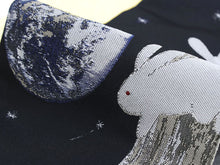 画像をギャラリービューアに読み込む, 半幅帯 おりびと 単品 濃紺 地球 兎 うさぎ リバーシブル 着物 帯 カジュアル レディース アレンジ 半巾帯 細帯 四寸 日本製 女性 和装 和服 レトロ モダン あす楽