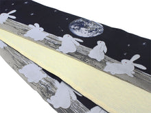 画像をギャラリービューアに読み込む, 半幅帯 おりびと 単品 濃紺 地球 兎 うさぎ リバーシブル 着物 帯 カジュアル レディース アレンジ 半巾帯 細帯 四寸 日本製 女性 和装 和服 レトロ モダン あす楽
