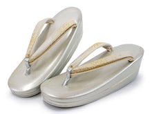 画像をギャラリービューアに読み込む, 草履バッグセット レディース フォーマル 優鼻緒 Lサイズ 24.0cm 24.5cm 25.0cm 礼装用 白 金 銀 花 菱 ニ枚芯 ぞうり バッグ 女性 和装 和服 着物 モダン 日本製 送料無料