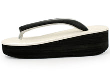 画像をギャラリービューアに読み込む, カレンブロッソ 草履 単品 S M L 白地 麻の葉柄 黒 鼻緒 レディース カフェ草履 菱屋 Calen Blosso ゾウリ カフェぞうり 女性用 カジュアル 日本製 履物 着物 きもの 和装小物