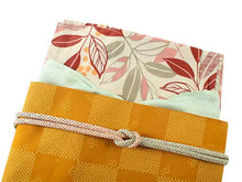 画像をギャラリービューアに読み込む, 洗える着物 コーディネートセット 袷 フリーサイズ 着物 薄ベージュ ボタニカル 名古屋帯 からし 市松 正絹帯揚げ帯締め 4点セット 小紋 レディース 女性 帯あげ 帯〆 プレタ R・KIKUCHI 和装 和服