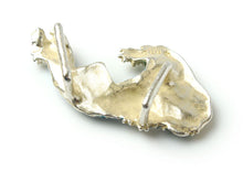 画像をギャラリービューアに読み込む, 帯留 神奈川沖浪裏 波 富士山 浮世絵 北斎 富嶽三十六景 単品 三分紐を通す シンプル 和 可愛い 帯留め 帯どめ 軽量 小紋 洒落着 色無地 パーティー オールシーズン カジュアル 母の日 プレゼント ギフト 贈り物 和装小物 着物 和装 帯飾り SUU 日本製 アクセサリー あす楽