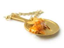 画像をギャラリービューアに読み込む, 根付 出目金 金魚 オレンジ 単品 シンプル 和 可愛い 小紋 洒落着 色無地 パーティー オールシーズン カジュアル 母の日 プレゼント ギフト 贈り物 和装小物 着物 和服 和装 飾り SUU 日本製 アクセサリー あす楽