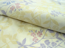 画像をギャラリービューアに読み込む, 洗える着物 単衣 小紋 Lサイズ 仕立て上がり 単品 イエローベージュ 花 小鳥 鈴 みすゞうた 女性 レディース 和装 和服 きもの プレタ 春 秋 きもの カジュアル 可愛い 普段着 ポリエステル 送料無料 あす楽