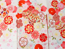 画像をギャラリービューアに読み込む, お宮参り 産着 女の子 白 ねじ梅 菊 鞠 着物 長襦袢 セット 古典 七五三 3歳 祝着 のしめ うぶぎ 和装 和服 正装