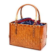 画像をギャラリービューアに読み込む, かごバッグ レディース 夏 バッグ 単品 浴衣 竹 編み 茶色 かご 紺 七宝 有松鳴海絞 巾着 女性 バッグ カゴ 籠 きんちゃく ゆかた 浴衣バッグ 手提げ 和装 和服 レトロ あす楽