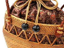 画像をギャラリービューアに読み込む, かごバッグ レディース 茶色 かご 渋紫 更紗 巾着 アタ 岡重 ガムランボール 夏 バッグ 単品 浴衣 女性 カゴ 籠 きんちゃく ゆかた 浴衣バッグ 手提げ 和装 和服 日本製 あす楽