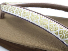 画像をギャラリービューアに読み込む, カレンブロッソ 草履 単品 L ブラウン 台 白地 献上柄 鼻緒 博多鼻緒 金茶色 黄緑 レディース カフェ草履 菱屋 Calen Blosso ゾウリ カフェぞうり 女性用 カジュアル 日本製 履物 着物 きもの 和装小物