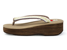 画像をギャラリービューアに読み込む, カレンブロッソ 草履 単品 L ブラウン 台 白地 献上柄 鼻緒 博多鼻緒 金茶色 黄緑 レディース カフェ草履 菱屋 Calen Blosso ゾウリ カフェぞうり 女性用 カジュアル 日本製 履物 着物 きもの 和装小物