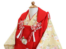 画像をギャラリービューアに読み込む, 七五三 着物 3歳 女の子 被布6点フルセット ベージュ 桜 三ツ身着物 赤 椿 被布  被布コート 長襦袢 重ね衿 髪飾り 巾着 草履 被布セット 三歳 753 祝着 ギフト