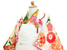 画像をギャラリービューアに読み込む, 七五三 正絹 着物 3歳 女の子 被布6点フルセット 緑 松竹梅 三ツ身着物 白 鶴 被布 鼓 菊 被布コート 長襦袢 重ね衿 髪飾り 巾着 草履 被布セット 三歳 753 祝着 ギフト