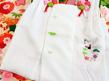 画像をギャラリービューアに読み込む, 七五三 正絹 着物 3歳 女の子 被布6点フルセット 緑 松竹梅 三ツ身着物 白 鶴 被布 鼓 菊 被布コート 長襦袢 重ね衿 髪飾り 巾着 草履 被布セット 三歳 753 祝着 ギフト
