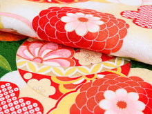 画像をギャラリービューアに読み込む, 七五三 正絹 着物 3歳 女の子 被布6点フルセット 緑 松竹梅 三ツ身着物 白 鶴 被布 鼓 菊 被布コート 長襦袢 重ね衿 髪飾り 巾着 草履 被布セット 三歳 753 祝着 ギフト