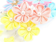 画像をギャラリービューアに読み込む, 七五三 髪飾り ちりめん 3歳 7歳 水色 梅 髪かざり ピンク 黄色 つまみ細工 子供 着物 和装 和小物 キッズ 女の子 コサージュ パッチンどめ ヘアクリップ