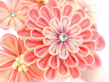 画像をギャラリービューアに読み込む, 七五三 髪飾り ちりめん 3歳 7歳 ピンク 菊 髪かざり 梅 つまみ細工 子供 着物 和装 和小物 キッズ 女の子 コサージュ パッチンどめ ヘアクリップ