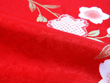 画像をギャラリービューアに読み込む, 七五三 着物 7歳 正絹 フルセット 購入 20点フルセット 赤地熨斗に花紋・桜 四つ身着物 長襦袢 結び帯 はこせこセット 肌着裾除け 帯揚げ しごき 足袋 753