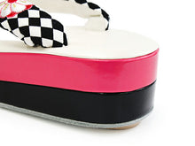 画像をギャラリービューアに読み込む, 草履 卒業式 成人式 白 土台 黒 菊 鼻緒 ぞうり 単品 フリーサイズ ピンク 黒 市松 捻菊 チェック 振袖 袴 レディース ゾウリ 女性用 フォーマル 履物 着物 きもの 和装小物