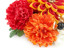 画像をギャラリービューアに読み込む, 成人式 髪飾り 2点セット オレンジ 菊 つまみ細工 花 卒業式 前撮り 袴 はかま 振袖 結婚式 和装 和服 着物 かんざし コサージュ ヘアアクセサリー