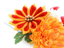 画像をギャラリービューアに読み込む, 成人式 髪飾り 2点セット オレンジ 菊 つまみ細工 花 卒業式 前撮り 袴 はかま 振袖 結婚式 和装 和服 着物 かんざし コサージュ ヘアアクセサリー