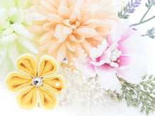 画像をギャラリービューアに読み込む, 成人式 髪飾り 2点セット 白 菊 つまみ細工 花 ドライフラワー 卒業式 前撮り 袴 はかま 振袖 結婚式 和装 和服 着物 かんざし コサージュ ヘアアクセサリー