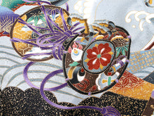 画像をギャラリービューアに読み込む, 七五三 着物 男の子 5歳 羽織袴フルセット 11点セット 購入 黒地鷹に鼓 羽織袴 羽織 着物 セット 長襦袢 袴 角帯 羽織紐 短剣 お守り 扇子 草履 ストレッチ 足袋 古典 五歳 レトロ キッズ 和装 和服 販売 2022