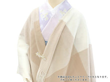 画像をギャラリービューアに読み込む, ストール ポンチョ クリップ付 レディース チェック ベージュ ウール 格子 パープル 花 クリップ フリーサイズ 薄紫 ミディアム丈 カジュアル おしゃれ 秋 冬 ショール 肩掛け 大判 防寒 女性 和装 あす楽