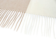 画像をギャラリービューアに読み込む, ストール ポンチョ クリップ付 レディース チェック ベージュ ウール 格子 パープル 花 クリップ フリーサイズ 薄紫 ミディアム丈 カジュアル おしゃれ 秋 冬 ショール 肩掛け 大判 防寒 女性 和装 あす楽