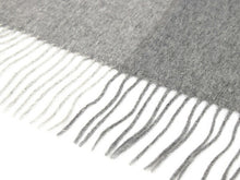 画像をギャラリービューアに読み込む, ストール ポ ンチョ クリップ付 レディース チェック グレー ポンチョ ウール 格子 イエロー 花 クリップ 灰色 黄色 フリーサイズ ミディアム丈 カジュアル おしゃれ 秋 冬 ショール 大判 肩掛け 防寒 京ぽんちょ 女性 和装 あす楽