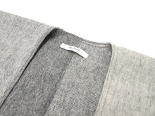 画像をギャラリービューアに読み込む, ストール ポ ンチョ クリップ付 レディース チェック グレー ポンチョ ウール 格子 イエロー 花 クリップ 灰色 黄色 フリーサイズ ミディアム丈 カジュアル おしゃれ 秋 冬 ショール 大判 肩掛け 防寒 京ぽんちょ 女性 和装 あす楽