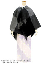 画像をギャラリービューアに読み込む, ストール ポ ンチョ クリップ付 レディース チェック ブラック ウール 格子 ブルー 花 クリップ 黒 青 フリーサイズ ミディアム丈 カジュアル おしゃれ 秋 冬 ショール 大判 肩掛け 防寒 女性 和装 京ぽんちょ あす楽