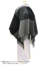 画像をギャラリービューアに読み込む, ストール ポ ンチョ クリップ付 レディース チェック ブラック ウール 格子 ブルー 花 クリップ 黒 青 フリーサイズ ミディアム丈 カジュアル おしゃれ 秋 冬 ショール 大判 肩掛け 防寒 女性 和装 京ぽんちょ あす楽