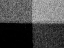 画像をギャラリービューアに読み込む, ストール ポ ンチョ クリップ付 レディース チェック ブラック ウール 格子 ブルー 花 クリップ 黒 青 フリーサイズ ミディアム丈 カジュアル おしゃれ 秋 冬 ショール 大判 肩掛け 防寒 女性 和装 京ぽんちょ あす楽