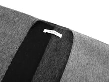 画像をギャラリービューアに読み込む, ストール ポ ンチョ クリップ付 レディース チェック ブラック ウール 格子 ブルー 花 クリップ 黒 青 フリーサイズ ミディアム丈 カジュアル おしゃれ 秋 冬 ショール 大判 肩掛け 防寒 女性 和装 京ぽんちょ あす楽