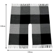 画像をギャラリービューアに読み込む, ストール ポ ンチョ クリップ付 レディース チェック ブラック ウール 格子 ブルー 花 クリップ 黒 青 フリーサイズ ミディアム丈 カジュアル おしゃれ 秋 冬 ショール 大判 肩掛け 防寒 女性 和装 京ぽんちょ あす楽