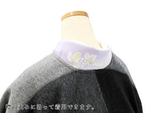 画像をギャラリービューアに読み込む, ストール ポ ンチョ クリップ付 レディース チェック ブラック ウール 格子 ブルー 花 クリップ 黒 青 フリーサイズ ミディアム丈 カジュアル おしゃれ 秋 冬 ショール 大判 肩掛け 防寒 女性 和装 京ぽんちょ あす楽