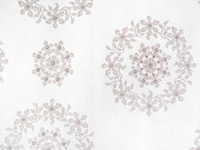 画像をギャラリービューアに読み込む, 洗える着物 コーディネートセット 袷 Mサイズ 赤紫 植物柄 猫 きもの オフホワイト 華紋 名古屋帯 抹茶 正絹帯揚げ帯締め 幾何学模様 椿 笹 竹 花 茶紫 パープル 4点セット 帯 小紋 レディース 女性 プレタ 和装 和服