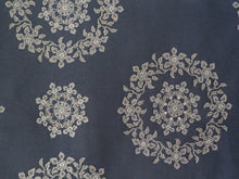 画像をギャラリービューアに読み込む, 洗える着物 コーディネートセット 袷 Lサイズ 薄紫 幾何学模様 きもの 紺 華紋 名古屋帯 紫 黄緑 正絹帯揚げ帯締め パープル 桜 4点セット 帯 小紋 レディース 女性 プレタ 和装 和服