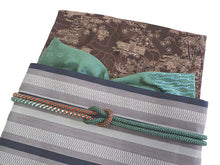 画像をギャラリービューアに読み込む, 洗える着物 コーディネートセット 袷 Lサイズ 茶色 茶屋辻 猫 きもの グレー 青 縞 名古屋帯 緑 さび色 正絹帯揚げ帯締め 動物柄 四季の花 家屋 ブルー グリーン 4点セット 帯 小紋 レディース 女性 プレタ 和装 和服