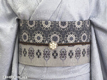 画像をギャラリービューアに読み込む, 半幅帯 絹 レディース 召しませ華 グレー プリズムレース 細帯 黒 植物柄 リバーシブル 花 葉 灰色 ブラック 長尺 4m 日本製 洒落帯 四寸 単品 女性 新品 送料無料 お仕立て上がり