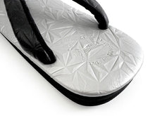 画像をギャラリービューアに読み込む, カレンブロッソ Calen Blosso 菱屋 カフェ草履 メンズ 雪駄 男性 L 銀 黒 シルバー ブラック 型押し スターダスト 星 和装小物 履物 着物 和服 和装 紳士用 日本製