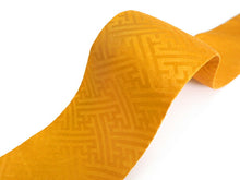 画像をギャラリービューアに読み込む, 重ね衿 伊達衿 正絹 訪問着 付下げ 色無地 向き 山吹色 ピン 2個付き 紗綾型 日本製 女性 着物 結婚式 七五三 卒業式 入学式 成人式 重ね襟 フォーマル レディース